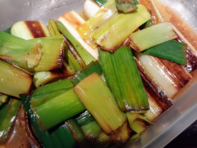 A simple marinade with baked leeks