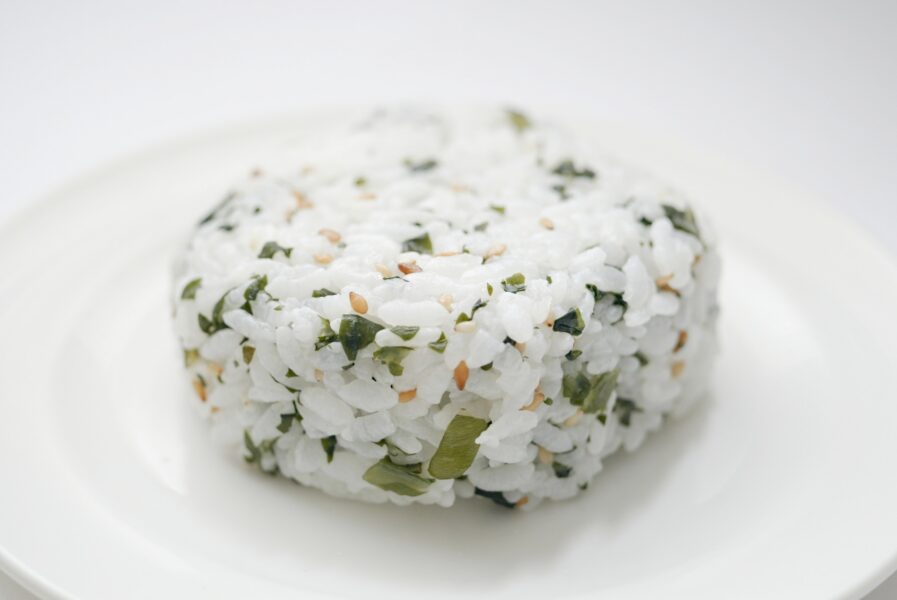 onigiri with wakame